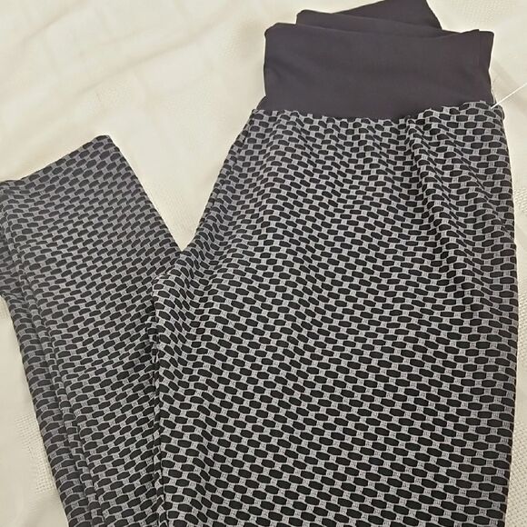 Black and Gray Leggings With Butt-Lift - Picture 16 of 16